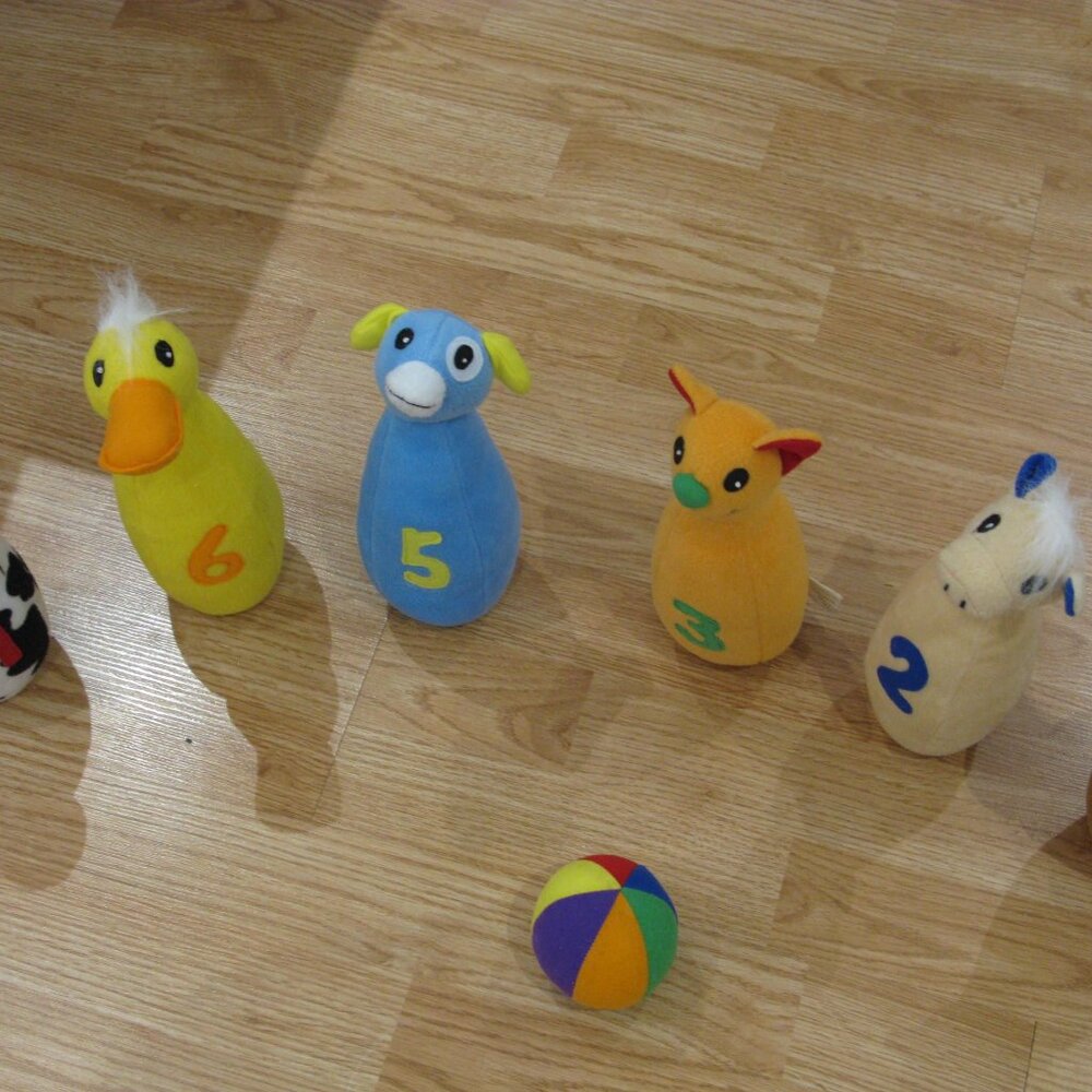 Jeu de quilles en peluche/ in their box/ for baby/